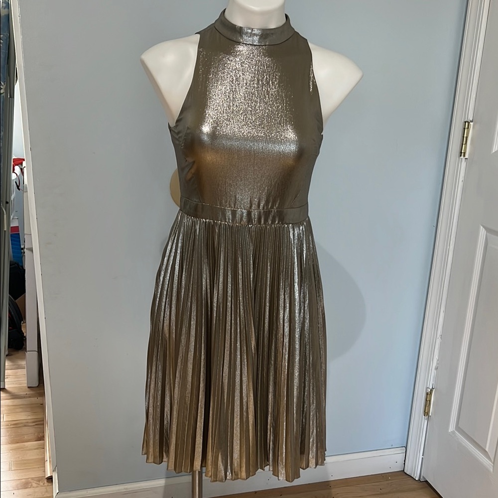 Elegant Gold Sleeveless Dress